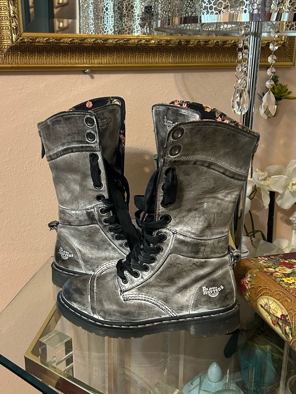 Dr. Martens Triumph 1914 Gray Distressed Floral-Lined Lace-Up Combat Boot Size 9 - Picture 8 of 16